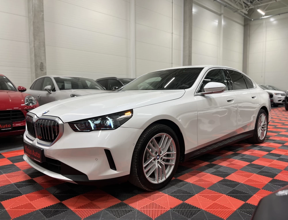 2024 BMW 530