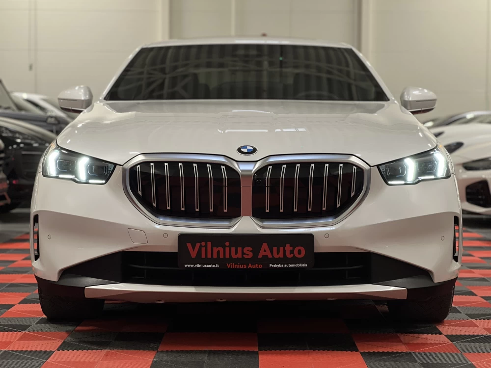 2024 BMW 530