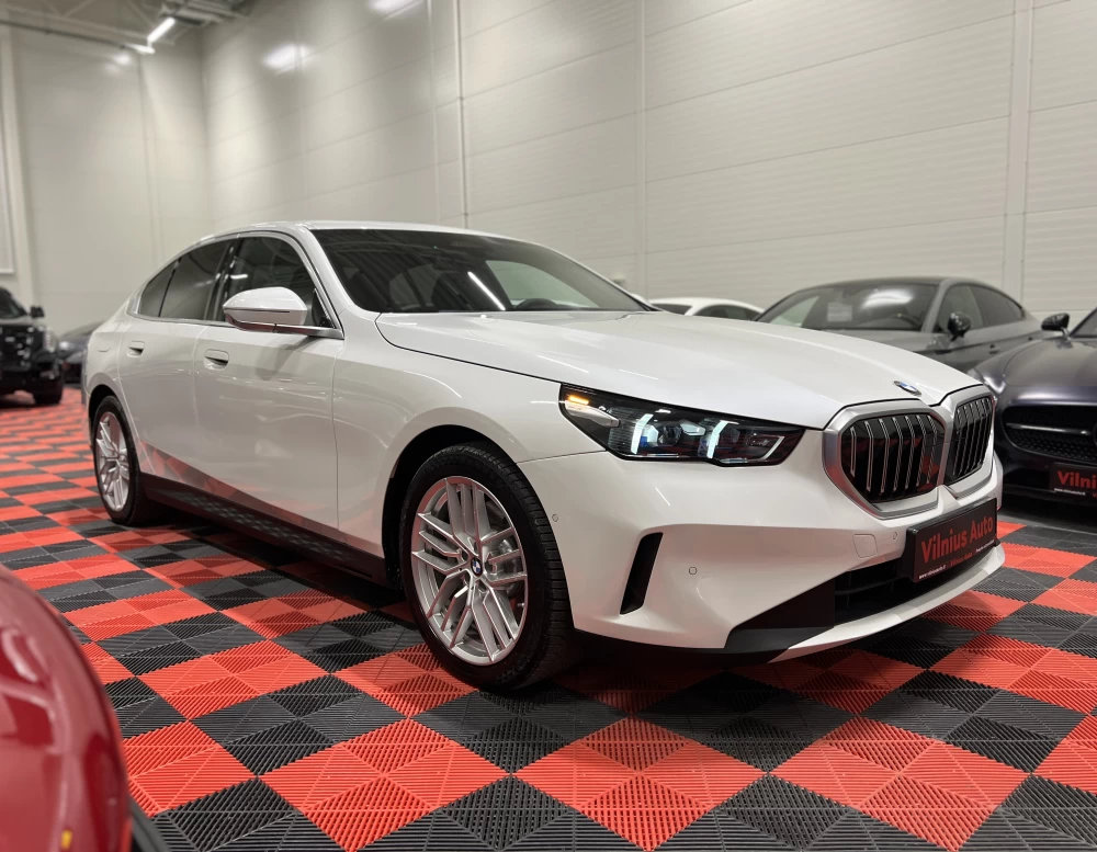 2024 BMW 530