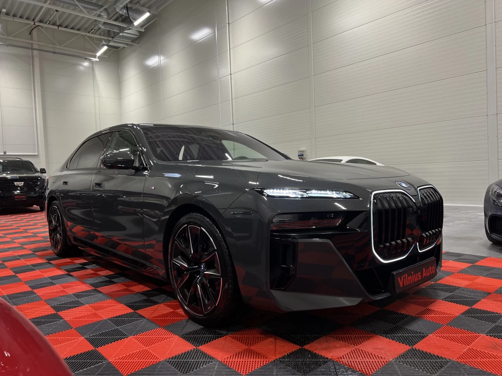 2023 BMW i7