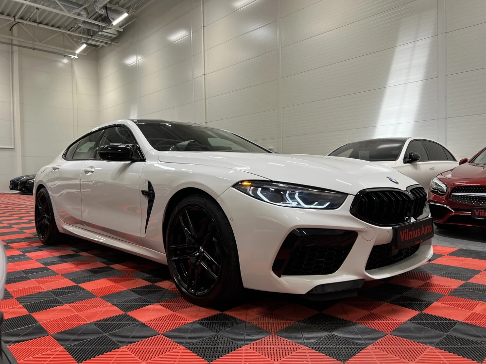 2022 BMW M8